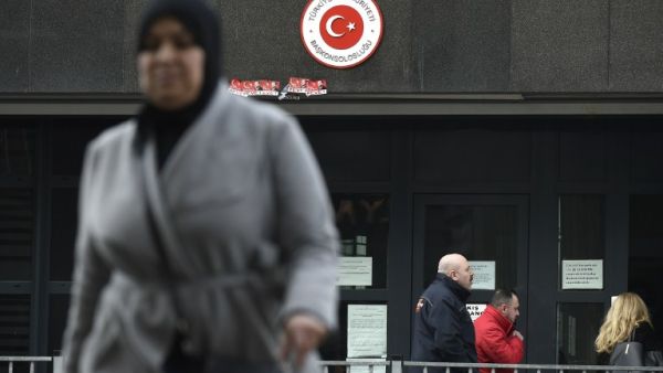 A Turkish women walks in front of the Turkish Consulate in Rotterdam on March 14, 2017. Turkey rejected EU criticism of its stance in the intensifying crisis with the Netherlands as having "no value", after Ankara downgraded relations with The Hague and banned its ambassador from returning. (AFP/John Thys)