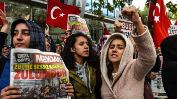 Turkish protesters shout slogans outside the headquarters of Bugun newspaper and Kanalturk television station in Istanbul. (AFP) Turkish protesters shout slogans outside the headquarters of Bugun newspaper and Kanalturk television station in Istanbul. (AFP)