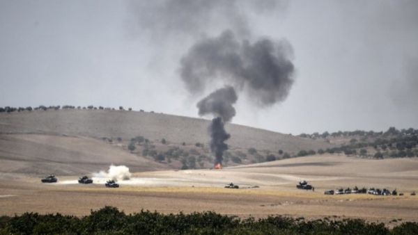 Turkish tanks enter Jarablus, Syria Wednesday (AFP/Bulent Kilic)