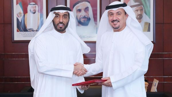 وقع الاتفاقية كل من سعادة حميد بن بطي المهيري، الوكيل المساعد لقطاع الشؤون التجارية بوزارة الاقتصاد، وظاهر بن ظاهر المهيري، الرئيس التنفيذي لسلطة التسجيل في سوق أبو ظبي العالمي.