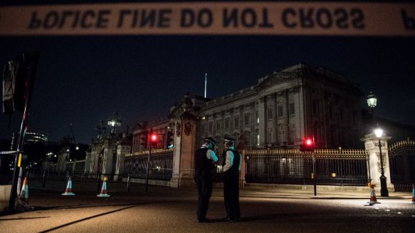 British police stand guard outside Buckingham Palace following the arrest of a man under the terrorism act (AFP)