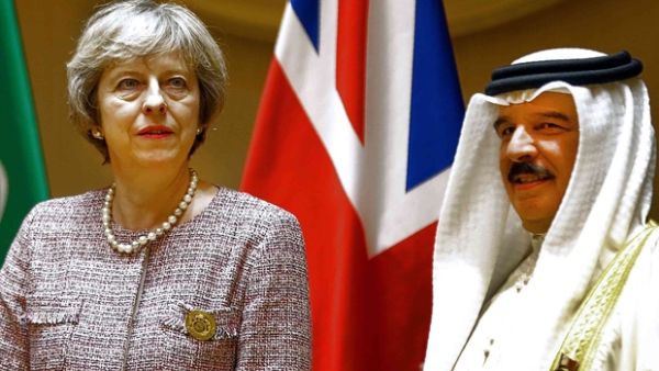 King of Bahrain Hamad bin Issa al-Khalifa pose with British Prime Minister Theresa May in Manama, Bahrain in December 2016. (AFP/File)