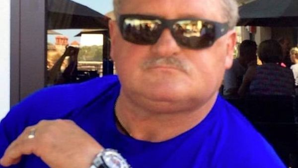 John Jay Smith pulls a stun gun and knife on five Muslim Egyptian exchange students. (Facebook)