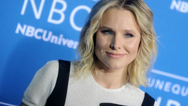 Kristen Bell believes therapy is "very helpful" /AP Kristen Bell believes therapy is "very helpful" /AP