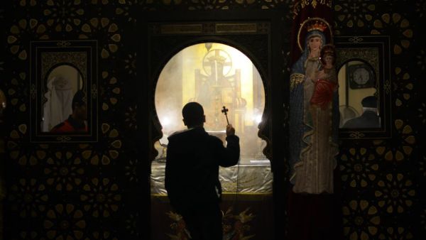 Egyptian Coptic Christians celebrate Christmas in Cairo, Egypt, on January 6, 2016. MOHAMED EL-SHAHED/AFP