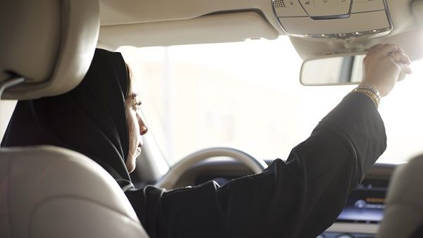 ستمنح الميزة السائقات السعوديات فرصة اختيار تفضيل الركاب الإناث على التطبيق. ستمنح الميزة السائقات السعوديات فرصة اختيار تفضيل الركاب الإناث على التطبيق.