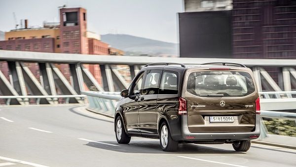 The technology featured as standard in the Mercedes-Benz Vito makes driving a pleasure, intuitively ensuring driver and passenger comfort from the moment you enter the van. The technology featured as standard in the Mercedes-Benz Vito makes driving a pleasure, intuitively ensuring driver and passenger comfort from the moment you enter the van.