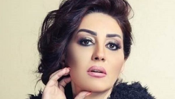  إطلالة نادرة لوفاء عامر مع زوجها و إبنها