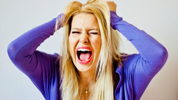 تجنب التوتر والعصبية لأنه يتسبب في تدمير الخصوبة لدى المرأة