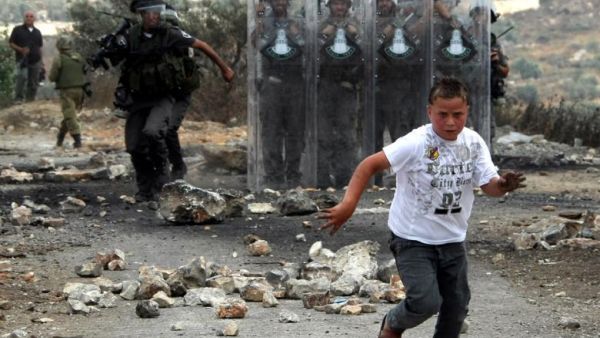 بدأت إسرائيل بناء الجدار الفاصل بين الضفة الغربية وإسرائيل في 2002