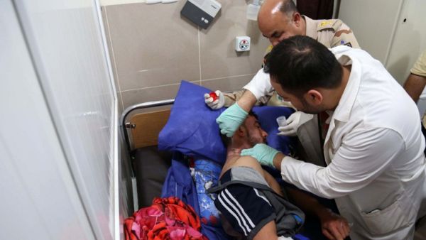 An Iraqi man is treated on March 10, 2016 at the general hospital in the northern Iraqi city of Kirkuk, after he was injured in a rocket attack in the nearby town of Taza.  (AFP/Mohammed Sawaf)