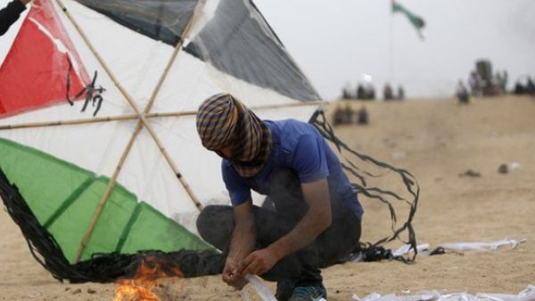 Palestinians using burning kites (Twitter)