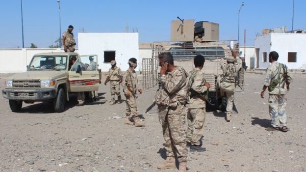 Forces loyal to the Saudi-backed Yemeni President Hadi on patrol against al-Qaeda fighters in the south. (AFP/Saleh al-Obeidi)
