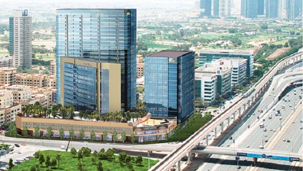وسيوفر الفندق لزواره 210 غرف ومطعمين وشرفة لتناول الطعام حول منطقة المسبح ومرافق للمؤتمرات والأعمال، إضافة إلى غرف لعلاجات السبا ونادٍ للياقة البدنية.
وسيوفر الفندق لزواره 210 غرف ومطعمين وشرفة لتناول الطعام حول منطقة المسبح ومرافق للمؤتمرات والأعمال، إضافة إلى غرف لعلاجات السبا ونادٍ للياقة البدنية.