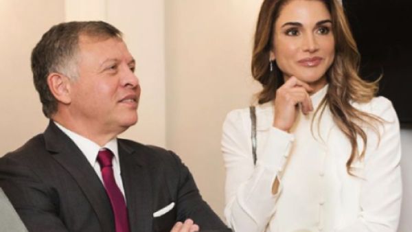 الملكة رانيا تخطف الأنظار بثوب أردني جميل الملكة رانيا تخطف الأنظار بثوب أردني جميل