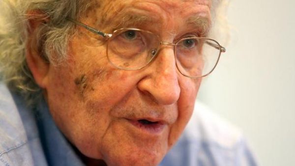 Noam Chomsky discusses the future of the MidEast (Photo: Marwan Bu Haidar / Al Akhbar)