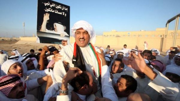 النائب المعارض مسلم البراك خلال مسيرة كرامة وطن/أ.ف.ب