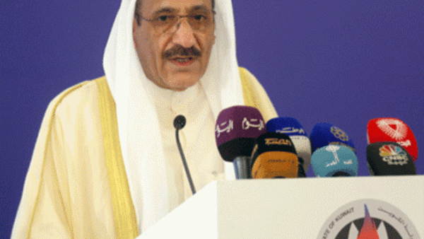 وزير النفط هاني حسين قدم استقالته تجنبا لاستجوابه أمام البرلمان