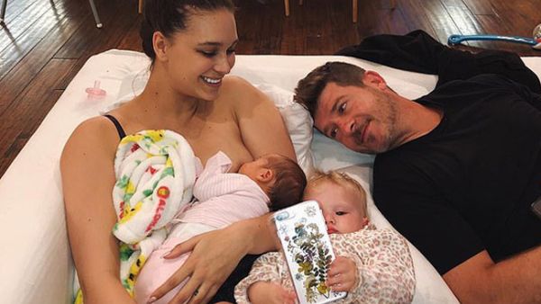 They Welcomes Their Second Baby Less Than a Month ago  (Source: aprillovegeary / Instagram )