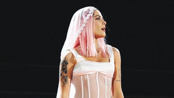 She's been single for almost a month now (Source: iamhalsey / Instagram ) 