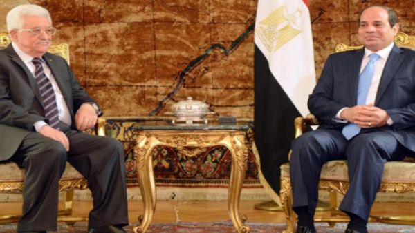 طلب السيسي من أبو مازن رفع العقوبات عن قطاع غزة، فيما رد الأخير "بحزم: لا" 