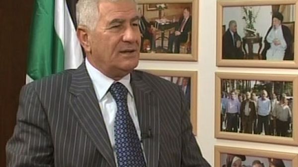 عباس أكال المديح لحزب الله اللبناني
