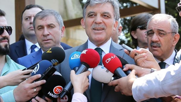 تقارير إعلامية تركية تحدثت عن سعي أحزاب تركية لترشيح غل لمنافسة أردوغان