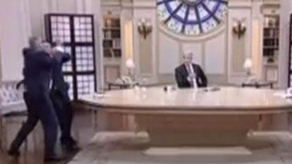 تبادل الطرفان الاتهامات بالكذب قبل أن يقوما بتبادل اللكمات
