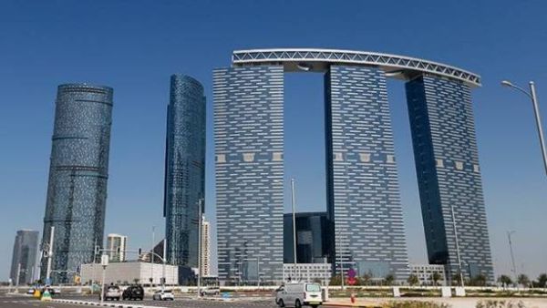 تنامي إجراءات التقشف في أبوظبي وتسريح آلاف الموظفين
