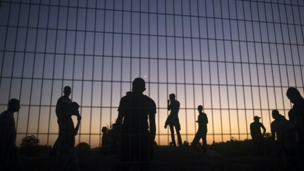 Palestinian protesters clash with Israeli soldiers near the border fence between Israel and the Gaza Strip (AFP/File Photo)	
