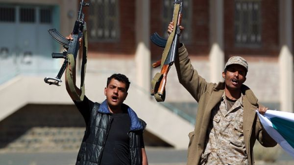 Armed Yemeni members of the Houthi movement shout slogans as they take part in a demonstration in Sanaa on February 4, 2015. (AFP/Mohammed Huwais)