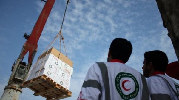 Humanitarian workers from the Iranian Red Crescent loading medical aid. (AFP/File)