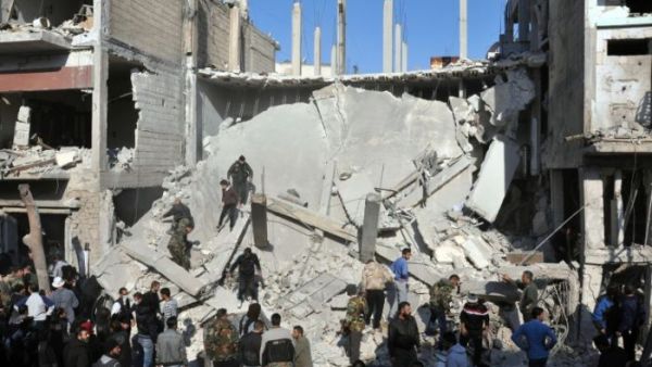 Aftermath of a suicide bombing in the Al-Zahraa neighborhood of Homs, Syria, December 28, 2015. (AFP/File)