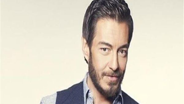 الفنان أحمد زاهر