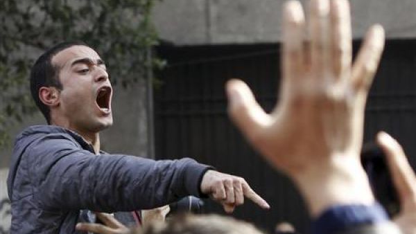 وقال الرئيس الأمريكي دونالد ترامب على تويتر يوم الأربعاء إن الصورايخ الأمريكية "قادمة إلى سوريا".