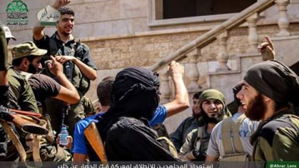 شخصين قتلا وأصيب11 آخرين بجروح نتيجة سقوط قذيفة صاروخية على حي صلاح الدين