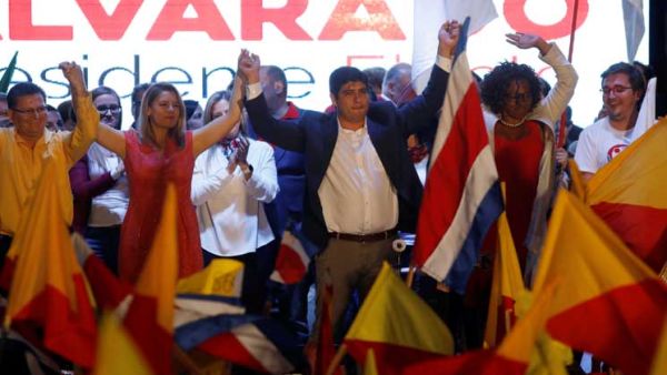 انتخاب مرشح يسار الوسط كارلوس ألفارادو رئيسا لكوستاريكا 