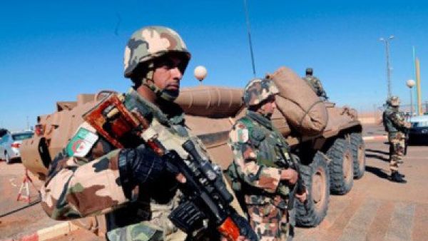 ارشيف/ افراد من الجيش الجزائري