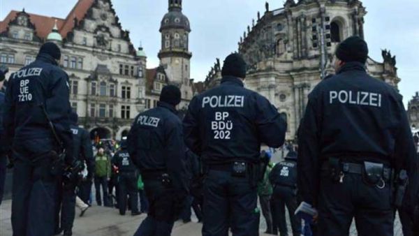 طالب لجوء مصري يصيب 4 أشخاص في عملية طعن بسكين غربي ألمانيا