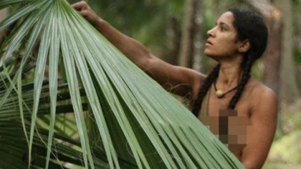 أمل الياسري أول مسلمة تشارك في برنامج "عراة وخائفون"