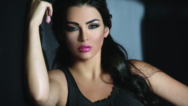 Amar recently caused controversy when she was hit in public by her ex-boyfriend. (Mojazeg.com)