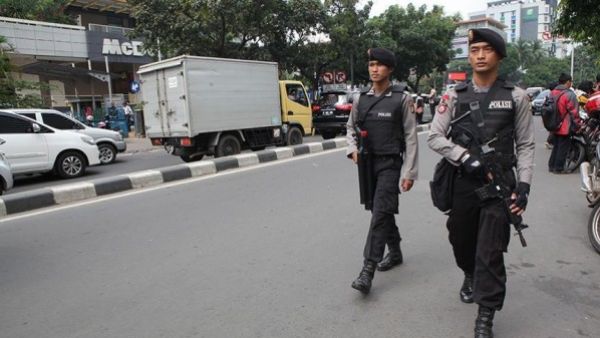 مقتل شرطي و 4 مسلحين بهجوم على مركز للشرطة في اندونيسيا