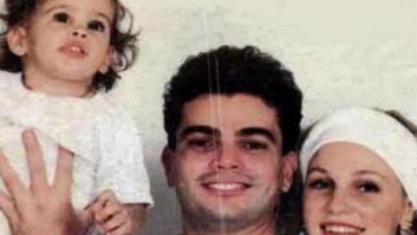 Sherien with her ex-hubby Amr Diab and their daughter. (Egypt Independent)