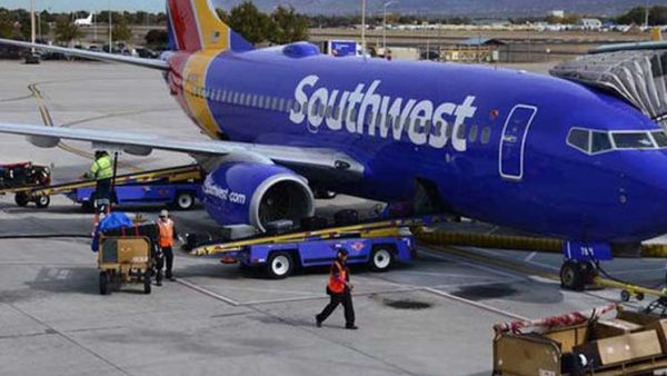 إخلاء طائرة في الولايات المتحدة بعد انبعاث دخان من هاتف محمول