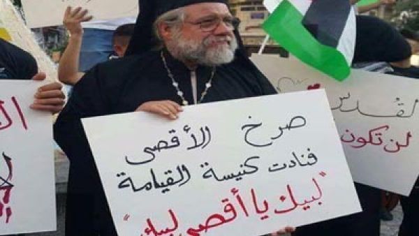 الشيخ صبري: سنستمر بالصلاة خارج المسجد الأقصى
