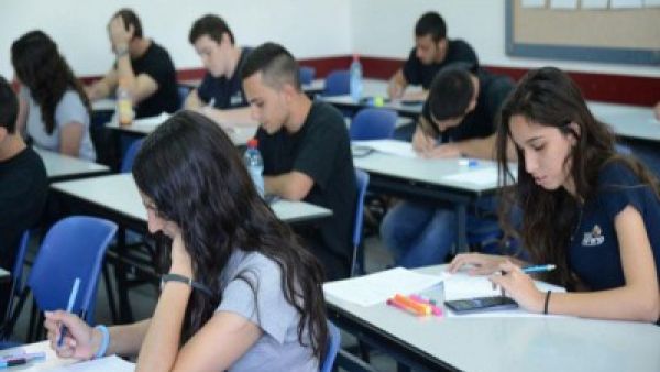 الكنيست الإسرائيلي يصادق على التعليم الإلزامي للغة العبرية للعرب
