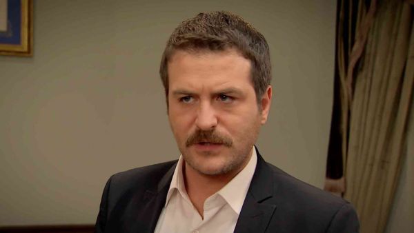 النجم التركي أردا أوزيري