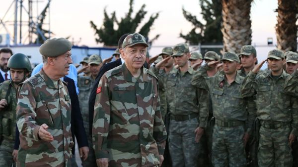 استمع أردوغان لوصلات غنائية لعدد من المطربين