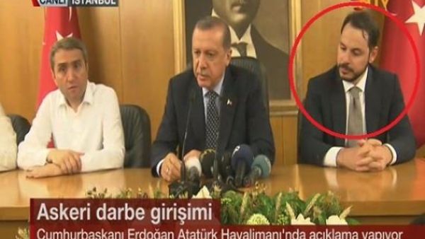 شاب لم يفارق الرئيس التركي "رجب طيب أردوغان" فمن هو...صور