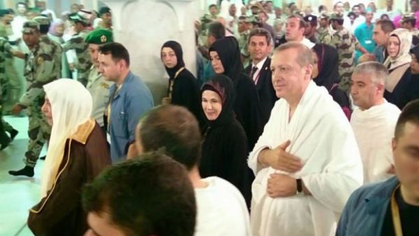 اردوغان يؤدي مناسك العمرة ويدخل الى الكعبة 